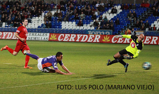 Toledo marca el primer gol local (foto: Luis Polo/deportivoguadalajara.es)
